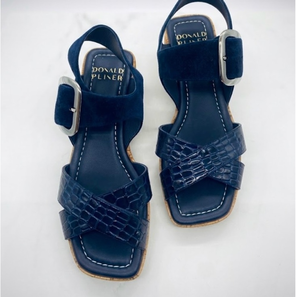 The Donald Pliner Rolli platform sandal (Navy blue)